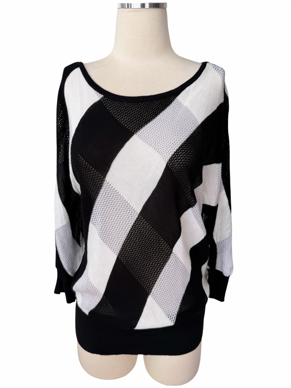NWT ($88) WHBM Black & White Diamond-Pattern lightweight Knit Sweater SZ M